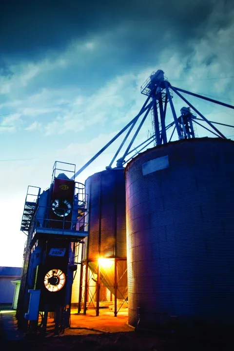 Propane grain dryer with silos